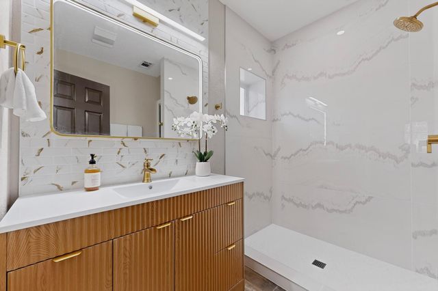 1423 Van Cleave Road NW, Albuquerque, NM 87107