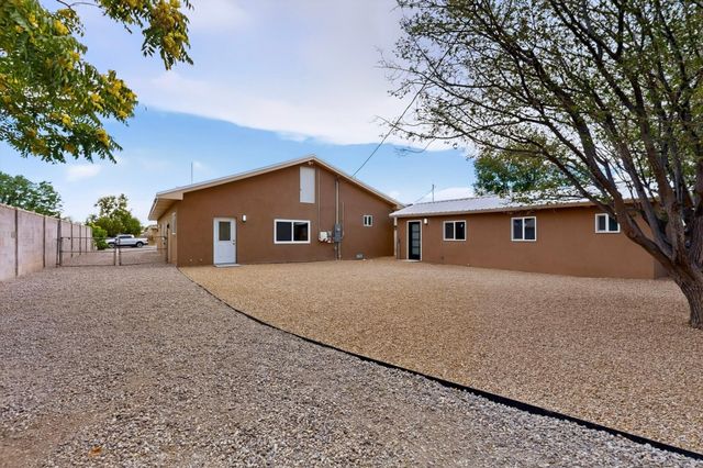 1423 Van Cleave Road NW, Albuquerque, NM 87107
