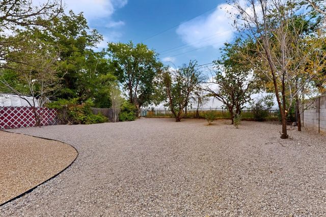 1423 Van Cleave Road NW, Albuquerque, NM 87107