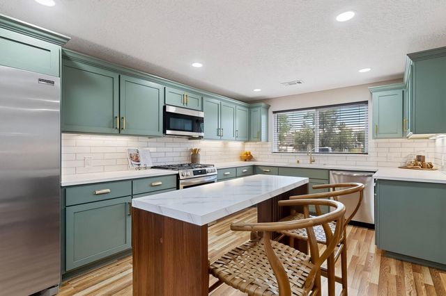 1423 Van Cleave Road NW, Albuquerque, NM 87107