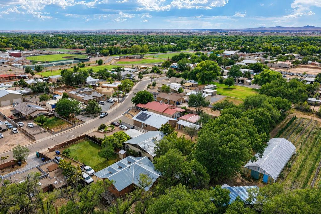 1423 Van Cleave Road NW, Albuquerque, NM 87107
