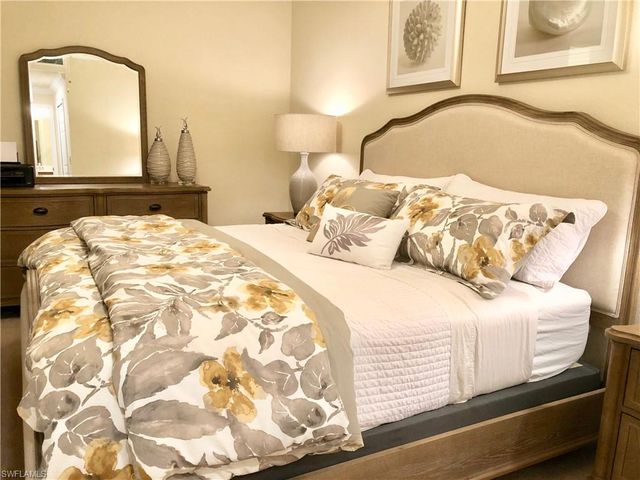 9834 Giaveno 1732, Naples, FL 34113