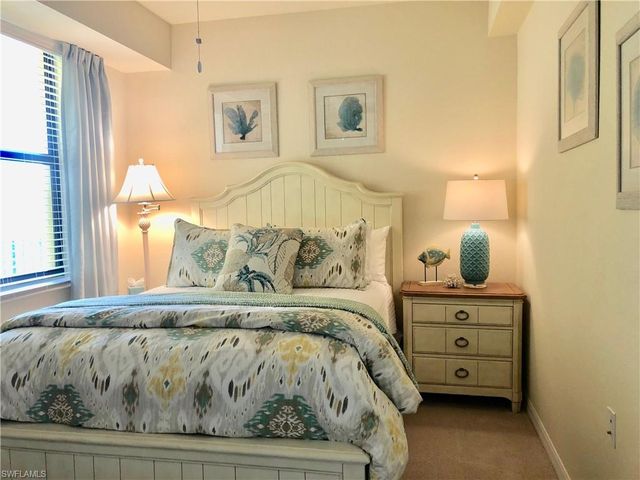 9834 Giaveno 1732, Naples, FL 34113