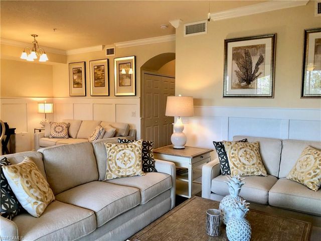 9834 Giaveno 1732, Naples, FL 34113