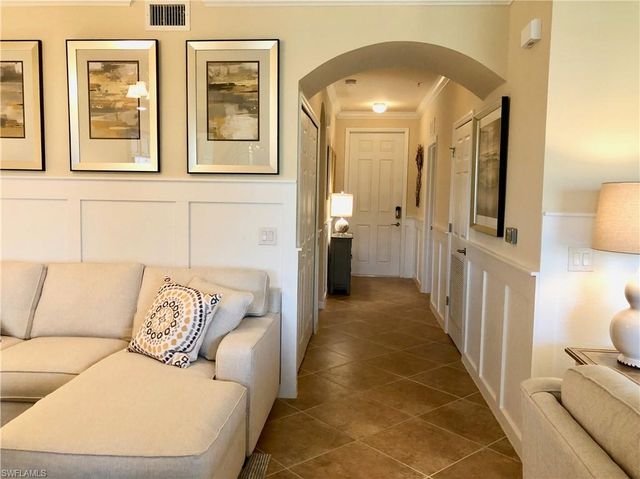 9834 Giaveno 1732, Naples, FL 34113