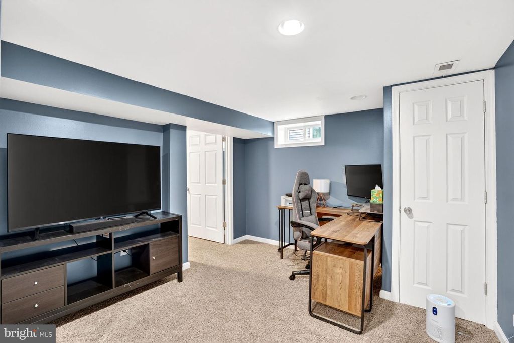 Image 20 of property listing at 9011 CARLISLE AVE, Nottingham, MD 21236