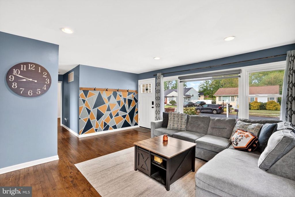 Image 6 of property listing at 9011 CARLISLE AVE, Nottingham, MD 21236