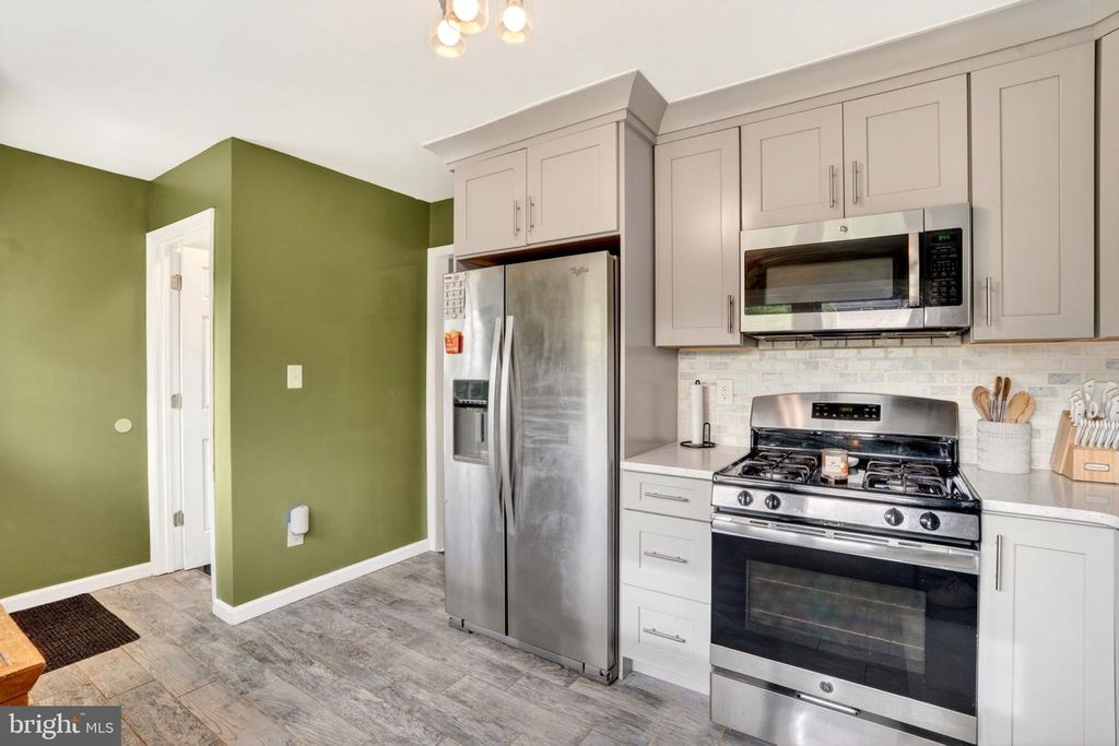 Image 8 of property listing at 9011 CARLISLE AVE, Nottingham, MD 21236