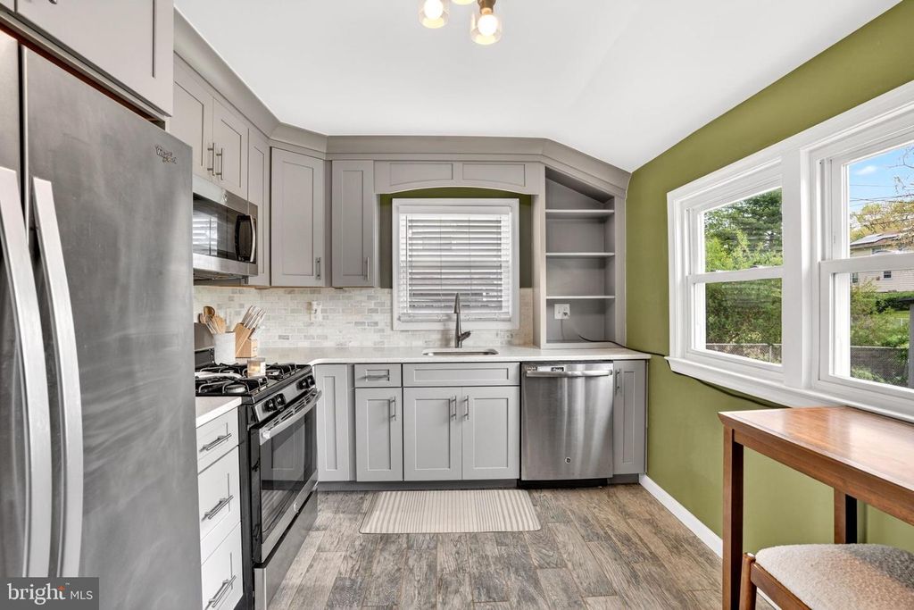 Image 9 of property listing at 9011 CARLISLE AVE, Nottingham, MD 21236