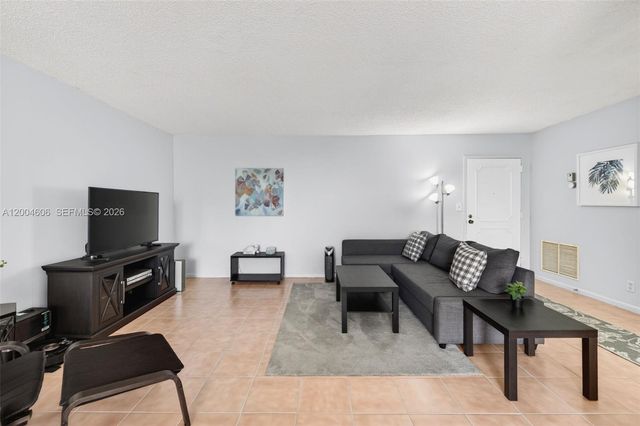 3210 SE 10th St 6B, Pompano Beach, FL 33062