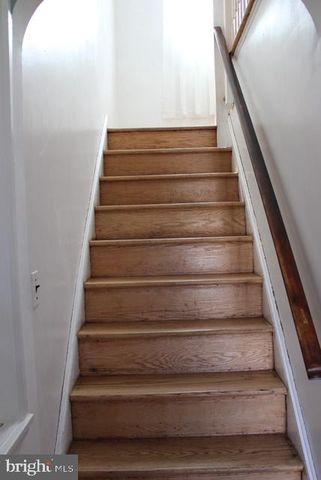 30 LANDRETH LN, Bristol, PA 19007