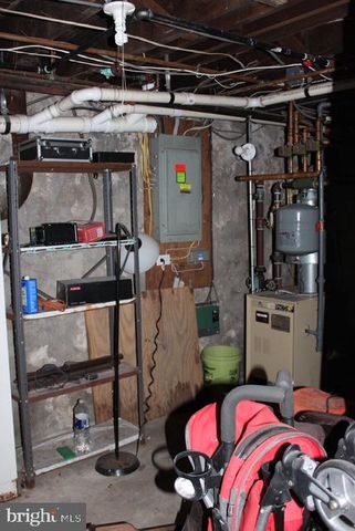 30 LANDRETH LN, Bristol, PA 19007