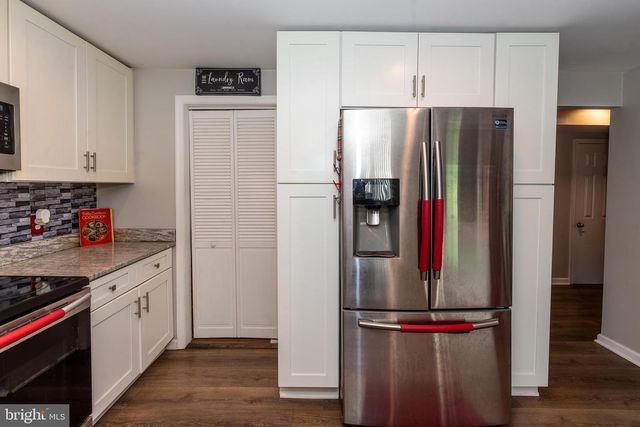 421 E MAPLE AVE, Lindenwold, NJ 08021