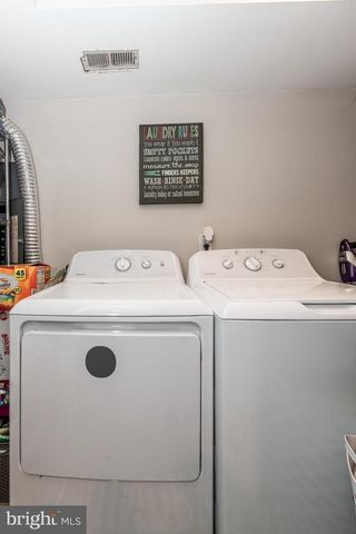 421 E MAPLE AVE, Lindenwold, NJ 08021