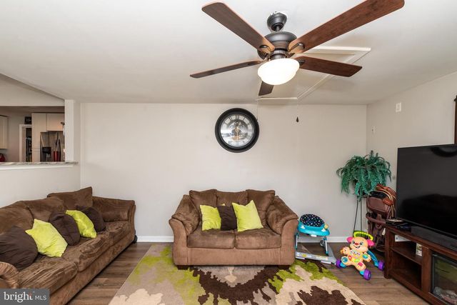 421 E MAPLE AVE, Lindenwold, NJ 08021