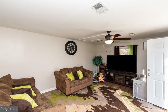 421 E MAPLE AVE, Lindenwold, NJ 08021