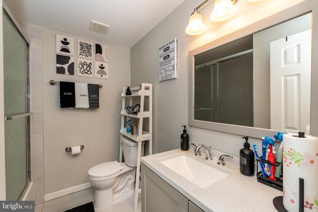 421 E MAPLE AVE, Lindenwold, NJ 08021