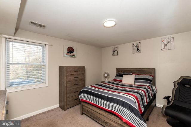 421 E MAPLE AVE, Lindenwold, NJ 08021