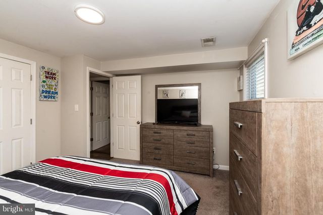 421 E MAPLE AVE, Lindenwold, NJ 08021