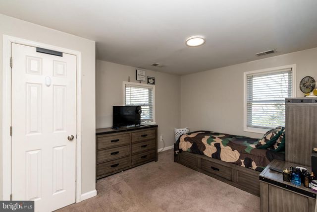 421 E MAPLE AVE, Lindenwold, NJ 08021