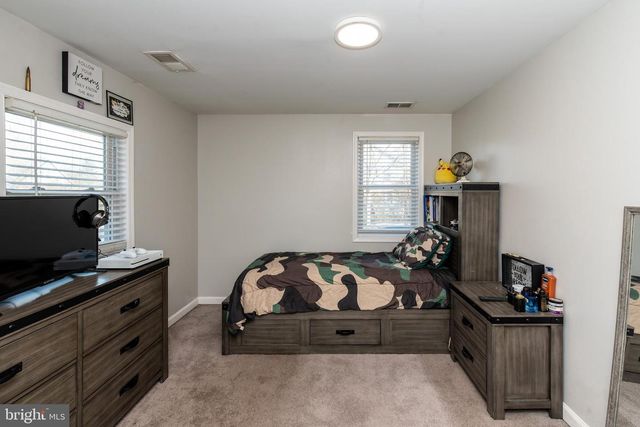 421 E MAPLE AVE, Lindenwold, NJ 08021