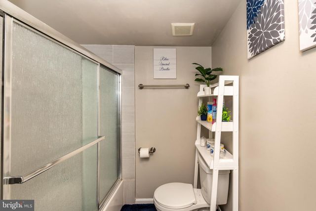 421 E MAPLE AVE, Lindenwold, NJ 08021