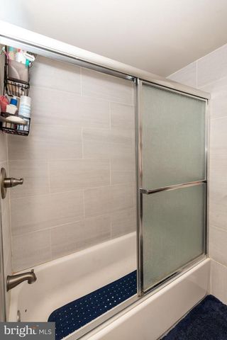 421 E MAPLE AVE, Lindenwold, NJ 08021