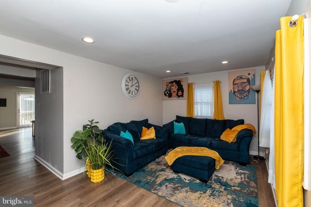 421 E MAPLE AVE, Lindenwold, NJ 08021