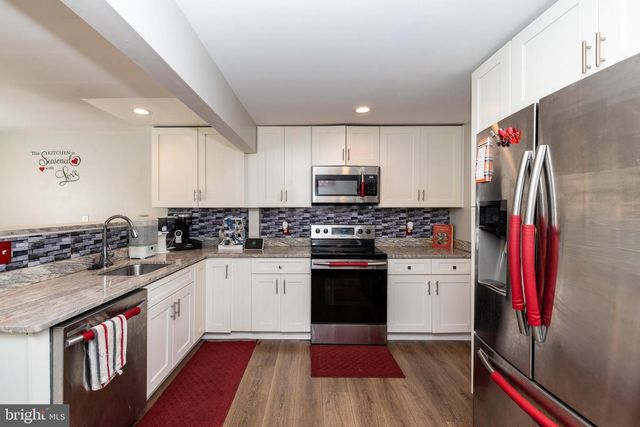 421 E MAPLE AVE, Lindenwold, NJ 08021