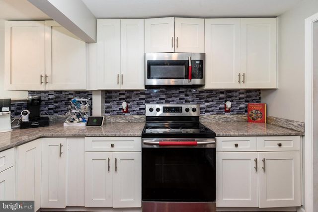 421 E MAPLE AVE, Lindenwold, NJ 08021