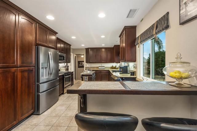 220 Journeys End, Vista, CA 92083