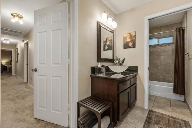 220 Journeys End, Vista, CA 92083