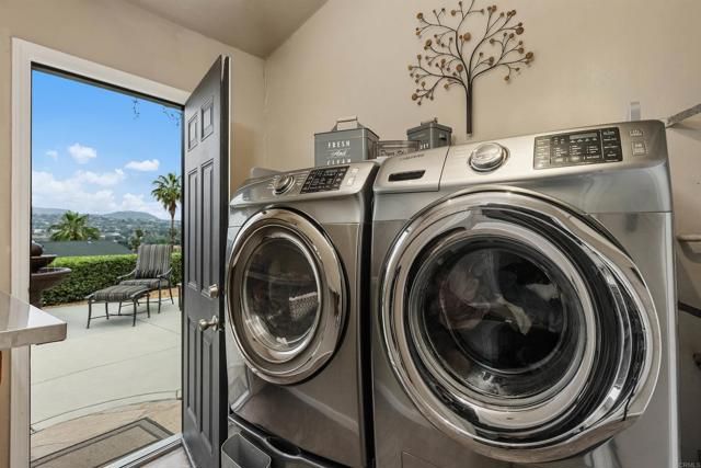 220 Journeys End, Vista, CA 92083