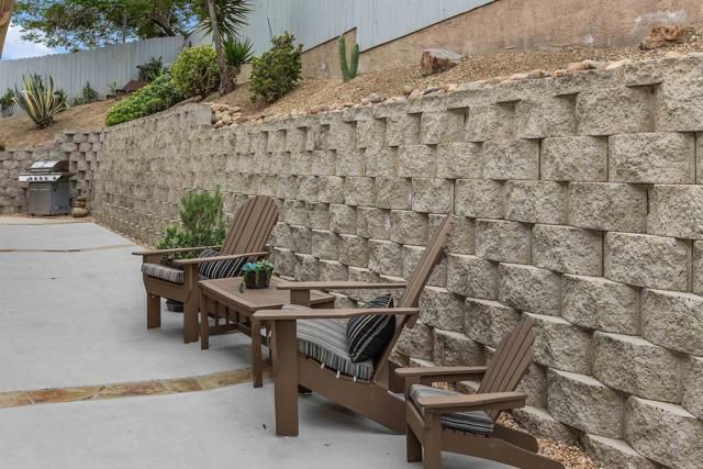 220 Journeys End, Vista, CA 92083