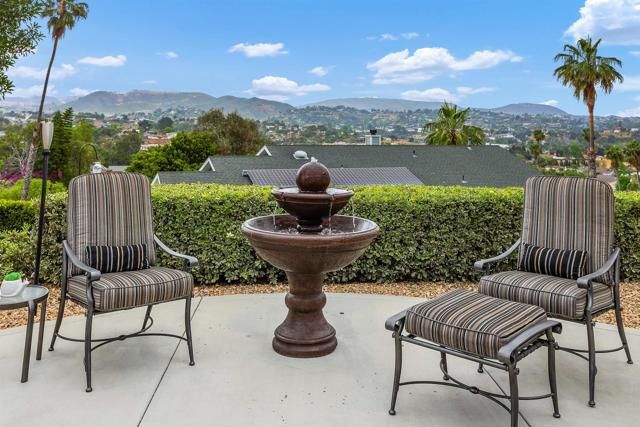 220 Journeys End, Vista, CA 92083