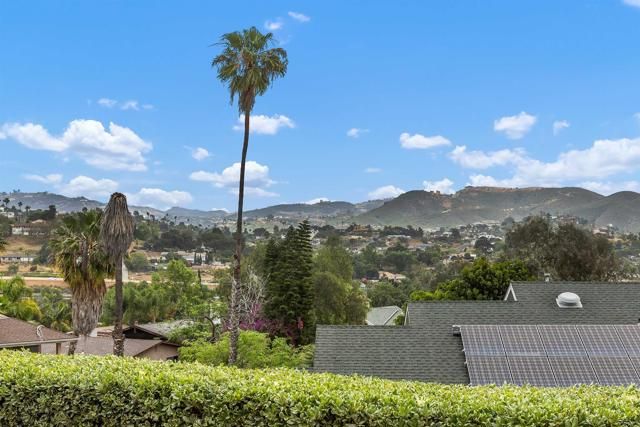 220 Journeys End, Vista, CA 92083