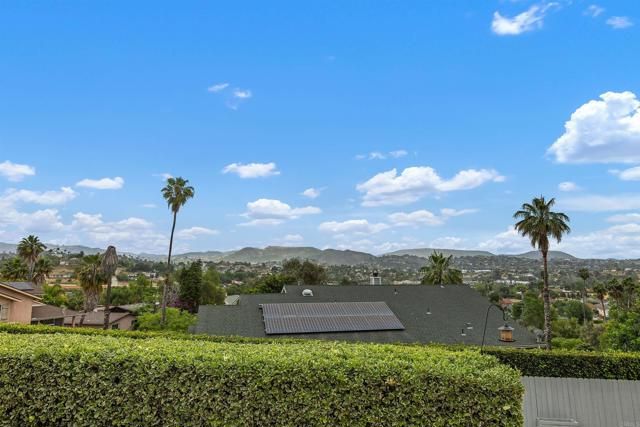 220 Journeys End, Vista, CA 92083