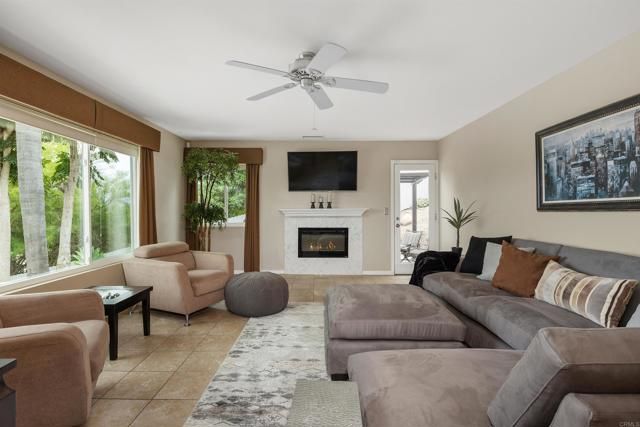 220 Journeys End, Vista, CA 92083