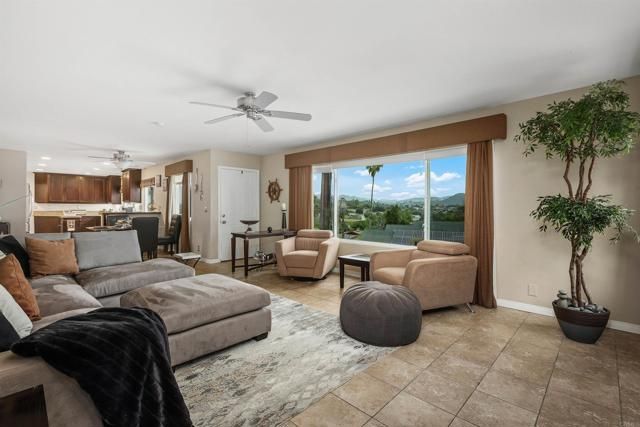 220 Journeys End, Vista, CA 92083