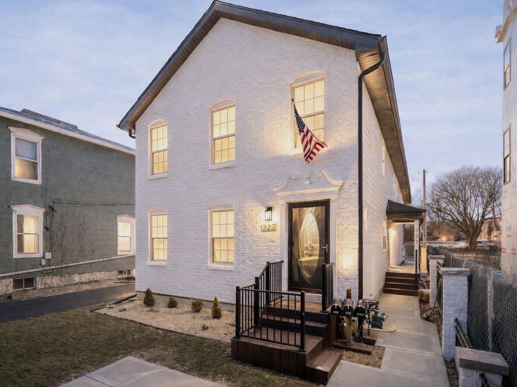 325-327 N Loomis Street, Naperville, IL 60540 — exterior