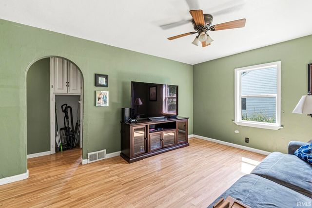 19732 Lucinda Street, South Bend, IN 46614