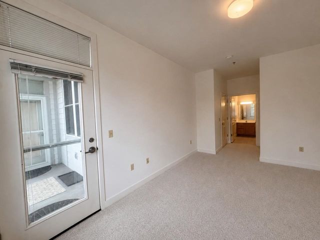 370 Farrell St Apt 118, South Burlington, VT 05403