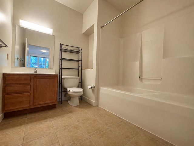 370 Farrell St Apt 118, South Burlington, VT 05403