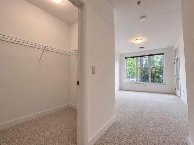370 Farrell St Apt 118, South Burlington, VT 05403