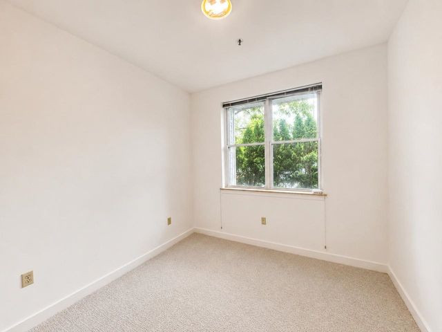 370 Farrell St Apt 118, South Burlington, VT 05403