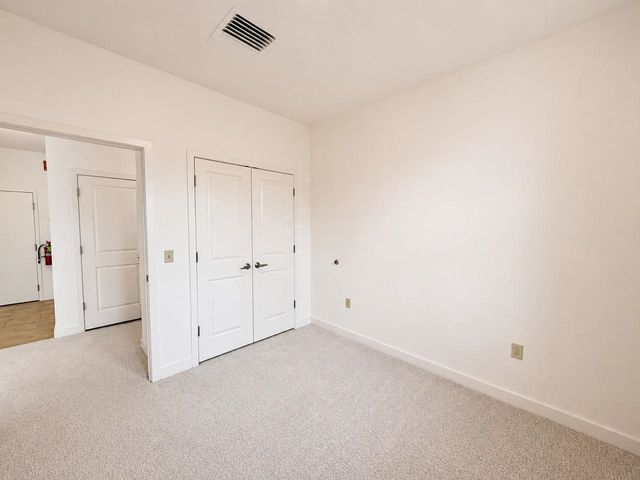 370 Farrell St Apt 118, South Burlington, VT 05403