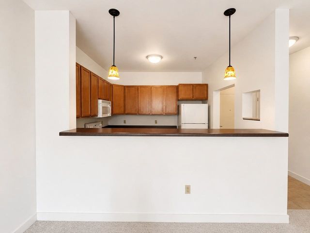 370 Farrell St Apt 118, South Burlington, VT 05403