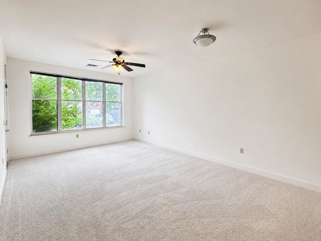 370 Farrell St Apt 118, South Burlington, VT 05403