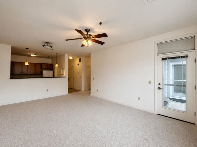 370 Farrell St Apt 118, South Burlington, VT 05403