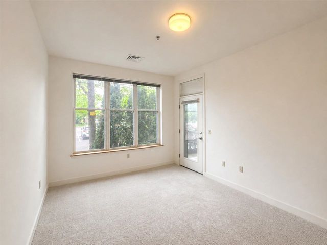 370 Farrell St Apt 118, South Burlington, VT 05403